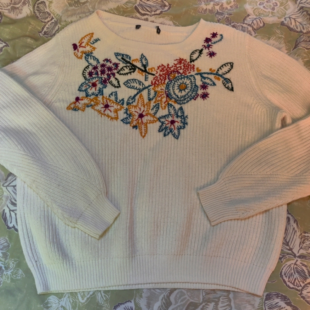 VINTAGE floral embroidered sweater, size Large